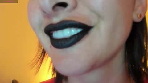 Snapshot of _antomouth_paradise chatting on 11/18/25, 10:36 antonia online show from 11/18/25, 10:36