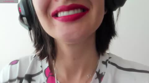 Snapshot of _antomouth_paradise chatting on 11/21/25, 12:48 antonia online show from 11/21/25, 12:48