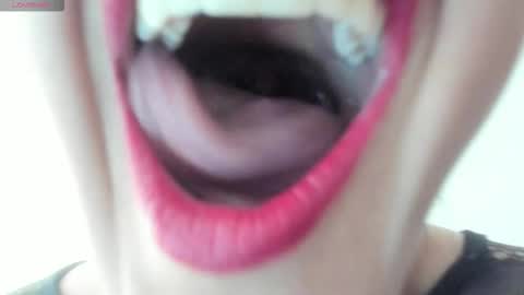 Snapshot of _antomouth_paradise chatting on 11/24/25, 01:44 antonia online show from 11/24/25, 01:44