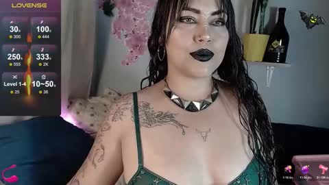 Snapshot of _any_ducan_ chatting on 10/19/25, 02:34 Angie online show from 10/19/25, 02:34