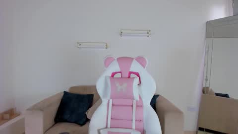 Snapshot of _april_smith_ chatting on 09/25/25, 12:20    online show from 09/25/25, 12:20