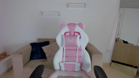 Snapshot of _april_smith_ chatting on 09/27/25, 12:21    online show from 09/27/25, 12:21