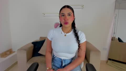 Snapshot of _april_smith_ chatting on 09/29/25, 12:21    online show from 09/29/25, 12:21