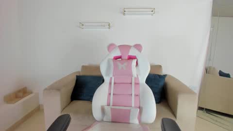 Snapshot of _april_smith_ chatting on 10/03/25, 12:13    online show from 10/03/25, 12:13