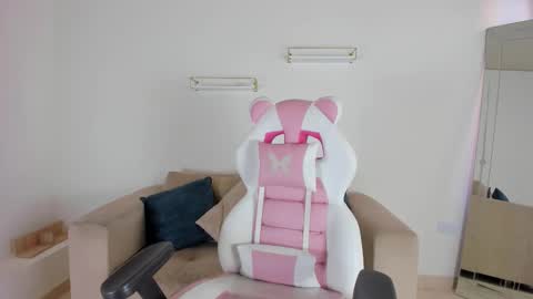 Snapshot of _april_smith_ chatting on 10/09/25, 12:14    online show from 10/09/25, 12:14