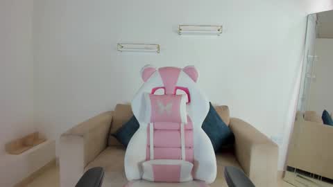 Snapshot of _april_smith_ chatting on 10/16/25, 12:39    online show from 10/16/25, 12:39