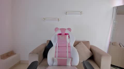 Snapshot of _april_smith_ chatting on 10/21/25, 12:28    online show from 10/21/25, 12:28