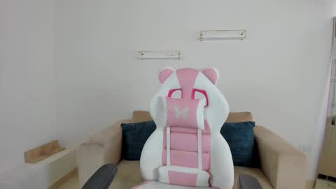 Snapshot of _april_smith_ chatting on 11/05/25, 12:27 online show from 11/05/25, 12:27