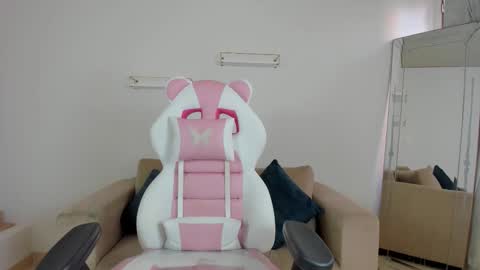 Snapshot of _april_smith_ chatting on 11/13/25, 12:15 online show from 11/13/25, 12:15