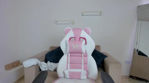 Snapshot of _april_smith_ chatting on 11/14/25, 12:15 online show from 11/14/25, 12:15