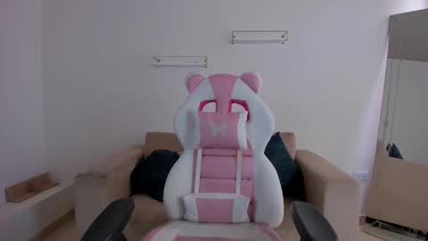 Snapshot of _april_smith_ chatting on 11/15/25, 02:46 online show from 11/15/25, 02:46