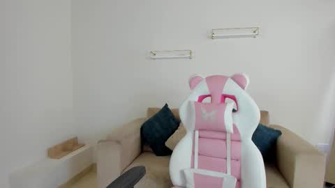 Snapshot of _april_smith_ chatting on 11/19/25, 12:16 online show from 11/19/25, 12:16