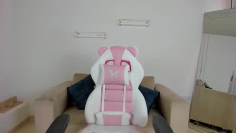 Snapshot of _april_smith_ chatting on 11/24/25, 12:27 online show from 11/24/25, 12:27