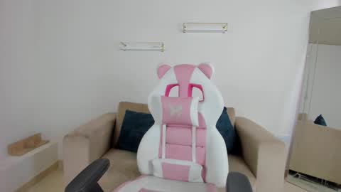 Snapshot of _april_smith_ chatting on 12/03/25, 12:14 online show from 12/03/25, 12:14