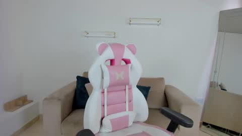 Snapshot of _april_smith_ chatting on 12/04/25, 12:58 online show from 12/04/25, 12:58