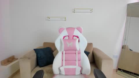 Snapshot of _april_smith_ chatting on 12/16/25, 12:21 online show from 12/16/25, 12:21