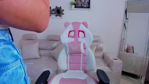 Snapshot of _april_smith_ chatting on 04/16/26, 12:39 online show from 04/16/26, 12:39