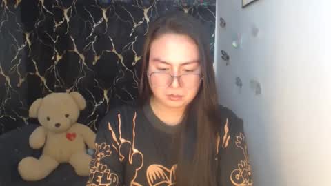 Snapshot of _arah chatting on 10/31/25, 11:11 arah online show from 10/31/25, 11:11