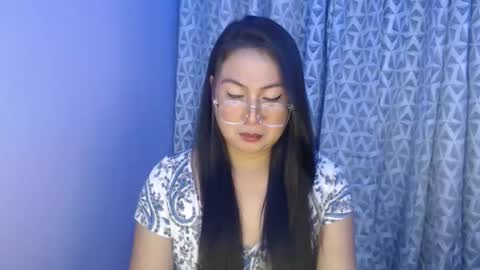 Snapshot of _arah chatting on 11/21/25, 10:03 arah online show from 11/21/25, 10:03