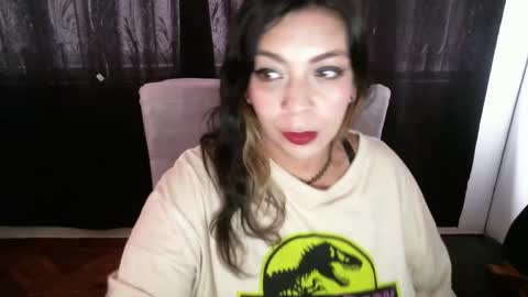 Snapshot of _ari_gato_ chatting on 10/06/25, 06:16 vero online show from 10/06/25, 06:16