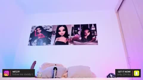 Snapshot of _ariana_lopez_ chatting on 10/23/25, 02:05 Ariana online show from 10/23/25, 02:05