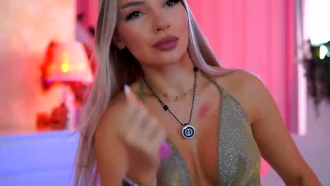 Snapshot of _arielle chatting on 11/03/25, 09:32 Arielle online show from 11/03/25, 09:32