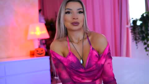 Snapshot of _arielle chatting on 11/07/25, 10:26 Arielle online show from 11/07/25, 10:26