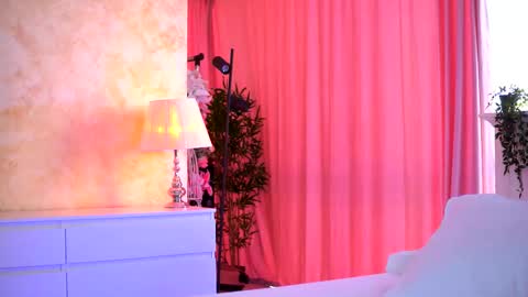 Snapshot of _arielle chatting on 11/25/25, 09:42 Arielle online show from 11/25/25, 09:42