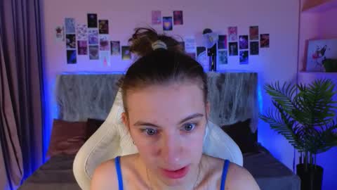 _ash_leyy_ online show from 10/25/25, 01:35