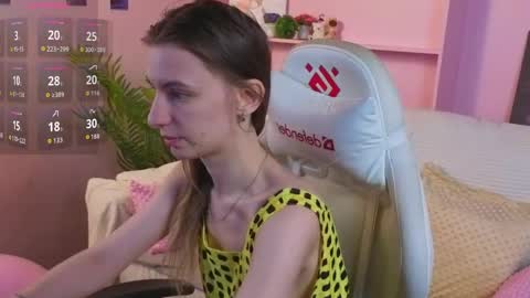 _ash_leyy_ online show from 05/18/26, 01:24