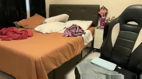 Snapshot of _ashley27 chatting on 10/14/25, 02:56 Angie online show from 10/14/25, 02:56