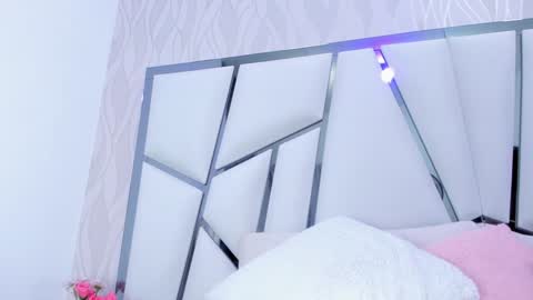 Snapshot of _aurora18 chatting on 12/29/24, 03:11 Aura online show from 12/29/24, 03:11