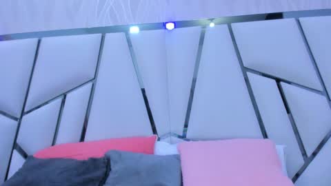 Snapshot of _aurora18 chatting on 02/07/25, 03:12 Aura online show from 02/07/25, 03:12