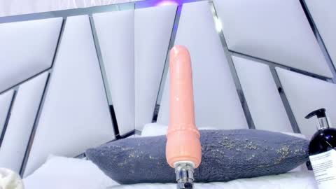 Snapshot of _aurora18 chatting on 02/26/25, 06:15 Aura online show from 02/26/25, 06:15