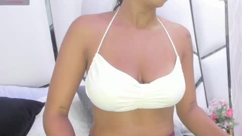 Snapshot of _aurora18 chatting on 03/12/25, 03:02 Aura online show from 03/12/25, 03:02