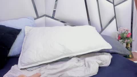 Snapshot of _aurora18 chatting on 03/12/25, 06:07 Aura online show from 03/12/25, 06:07