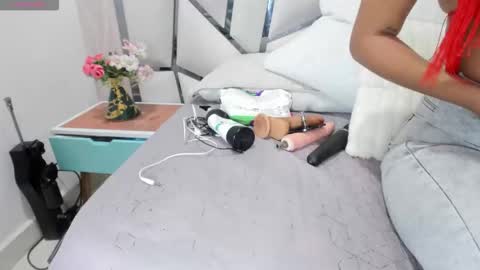 Snapshot of _aurora18 chatting on 09/27/25, 03:11 Aura online show from 09/27/25, 03:11