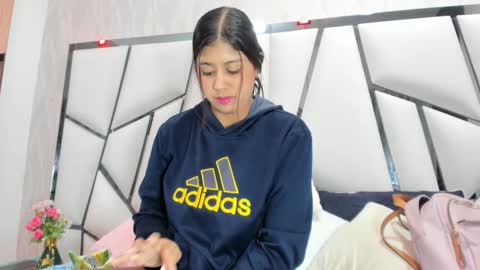 Snapshot of _aurora18 chatting on 10/21/25, 03:07 Aura online show from 10/21/25, 03:07