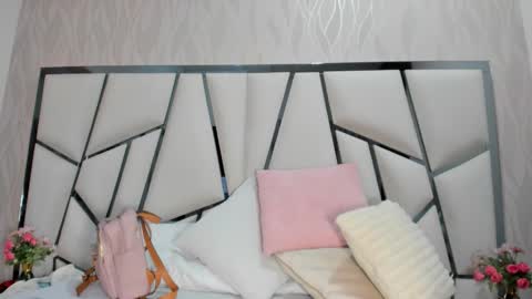 Snapshot of _aurora18 chatting on 10/25/25, 03:14 Aura online show from 10/25/25, 03:14