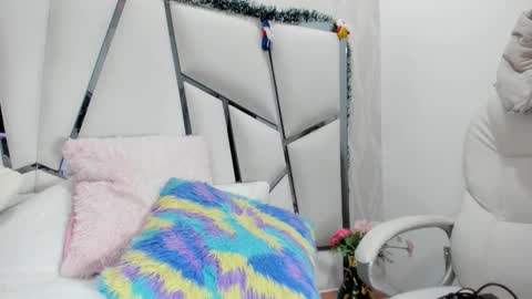 Aura online show from 11/22/25, 03:16