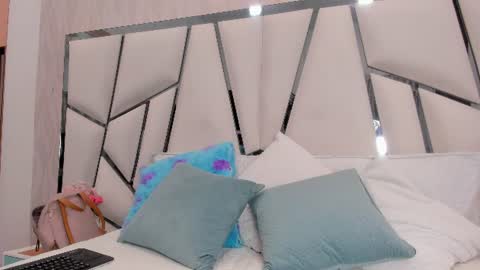 Aura online show from 06/09/26, 03:18
