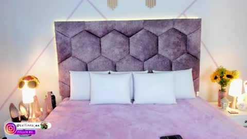 _aurora_collins_ online show from 10/27/25, 01:04