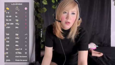 Snapshot of _avril_moore_ chatting on 02/25/25, 03:42 _avril_moore_ online show from 02/25/25, 03:42