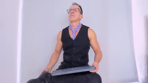 _axelking_ online show from 11/08/25, 11:43