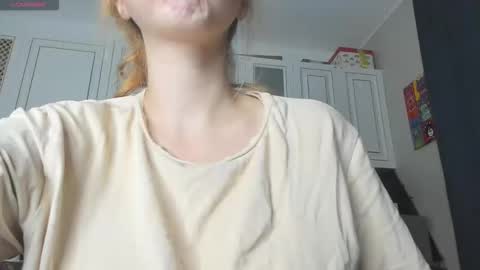 Snapshot of _axolot_ chatting on 10/21/25, 08:20 Olivia online show from 10/21/25, 08:20