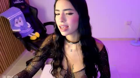 Snapshot of _azul17 chatting on 09/29/25, 11:42 hell y online show from 09/29/25, 11:42