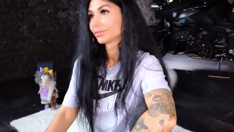 Julia online show from 09/09/25, 06:57