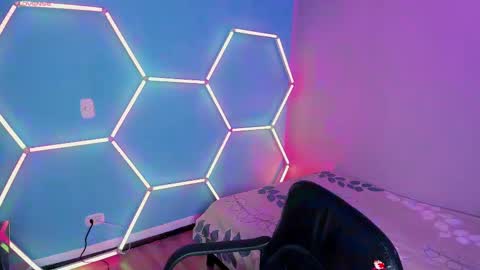 Snapshot of _baterchatur chatting on 02/13/25, 09:41 Lunita online show from 02/13/25, 09:41