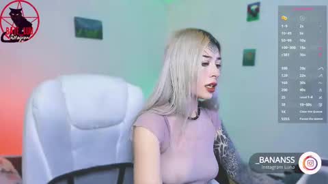 Snapshot of _baterchatur chatting on 11/17/25, 05:02 Lunita online show from 11/17/25, 05:02