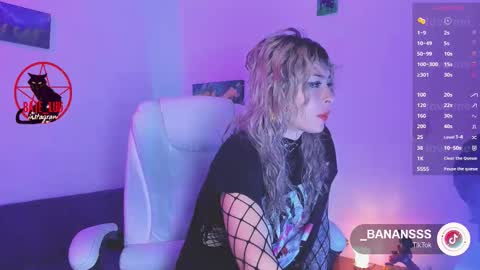 Snapshot of _baterchatur chatting on 12/14/25, 11:20 Lunita online show from 12/14/25, 11:20